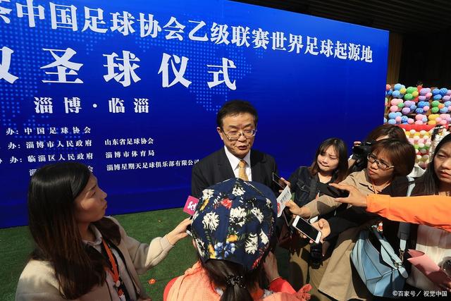 绿茵场上的青春印记：勇敢的女孩们